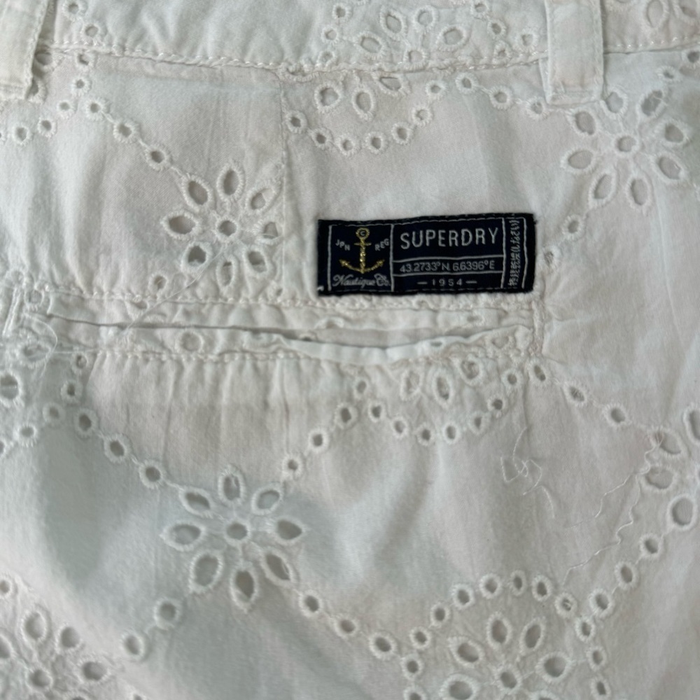 Superdry Broderie Chino White Shorts Eyelet G71000NQ Size 8 - Picture 3 of 7